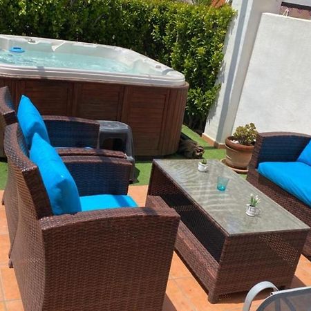 Exquisite 3 Bed Apartment With Private Jacuzzi Эль-Ромеро Экстерьер фото