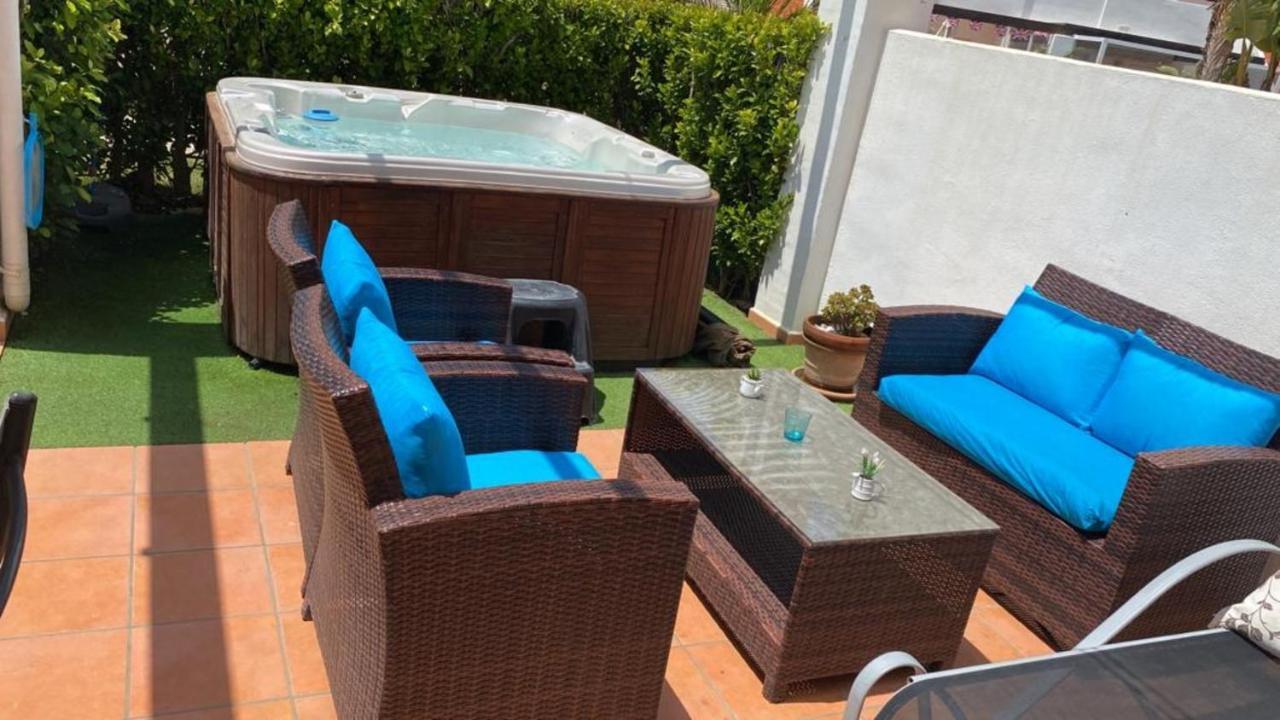 Exquisite 3 Bed Apartment With Private Jacuzzi Эль-Ромеро Экстерьер фото